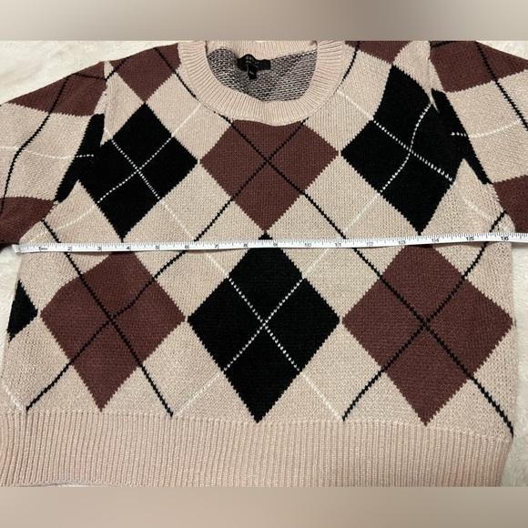 4/$20 - Cropped argyle sweater women’s size M/L (fits like women’s xs/s!!) - Picture 2 of 11